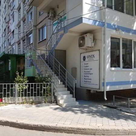 Apartment On Constantin Negruzzi تشيسيناو المظهر الخارجي الصورة